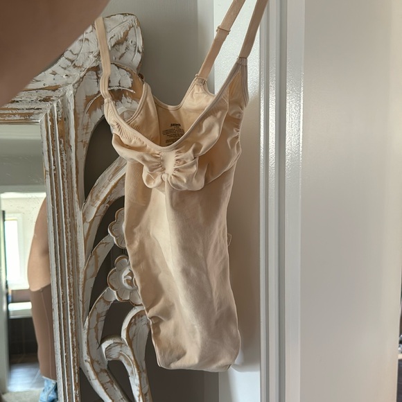 Skims seamless sculpt thing bodysuit - Picture 1 of 3